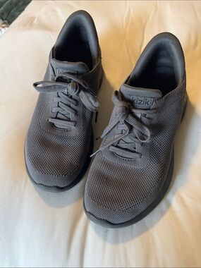 Kizik Slip on Womens Gray Knit Lace-Up Sneakers - Size 10